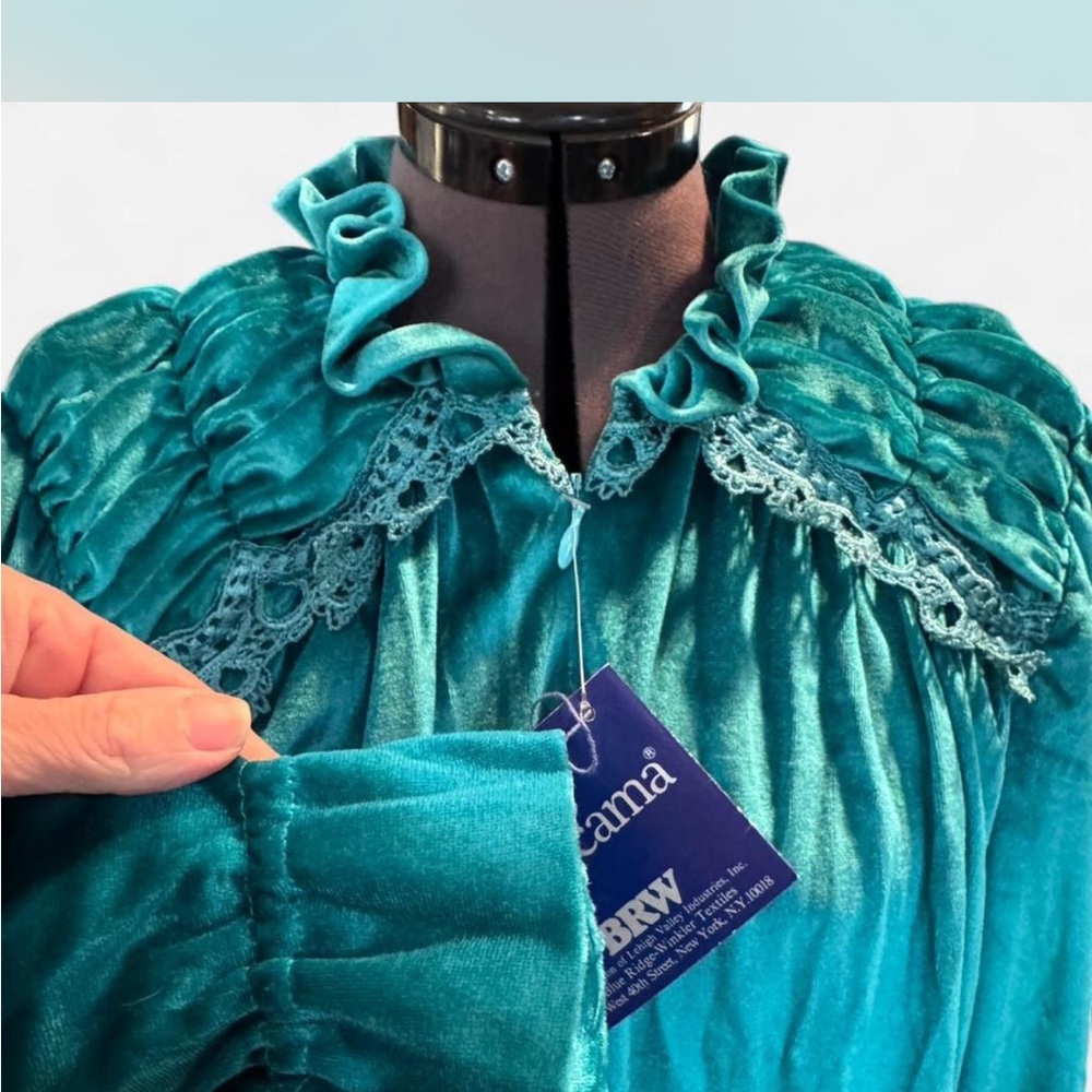 Nwt:vintage Teal Ruffled robe moo moo housecoat vintage small velvet